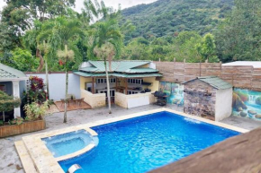 Villa con Hermosa Vista a las Montañas a Pasos del Río @drvacationsrental